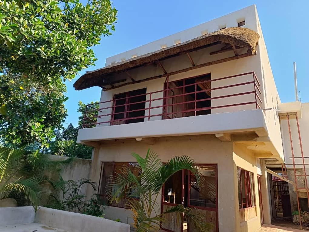 Mia Safari Lodge And Restaurant عنتيبي المظهر الخارجي الصورة