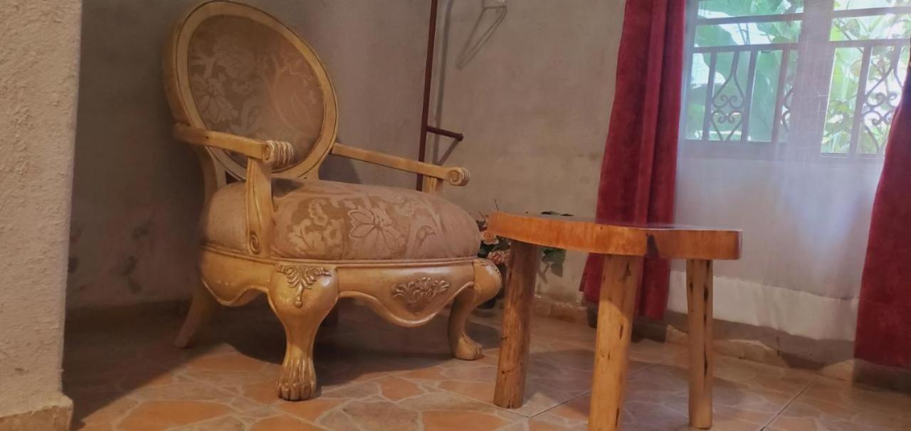 Mia Safari Lodge And Restaurant عنتيبي المظهر الخارجي الصورة