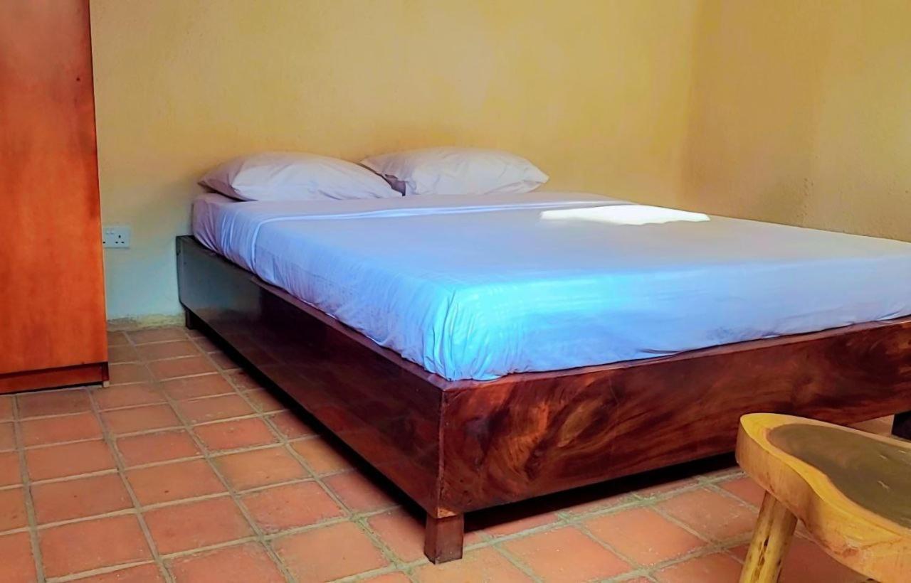 Mia Safari Lodge And Restaurant عنتيبي المظهر الخارجي الصورة