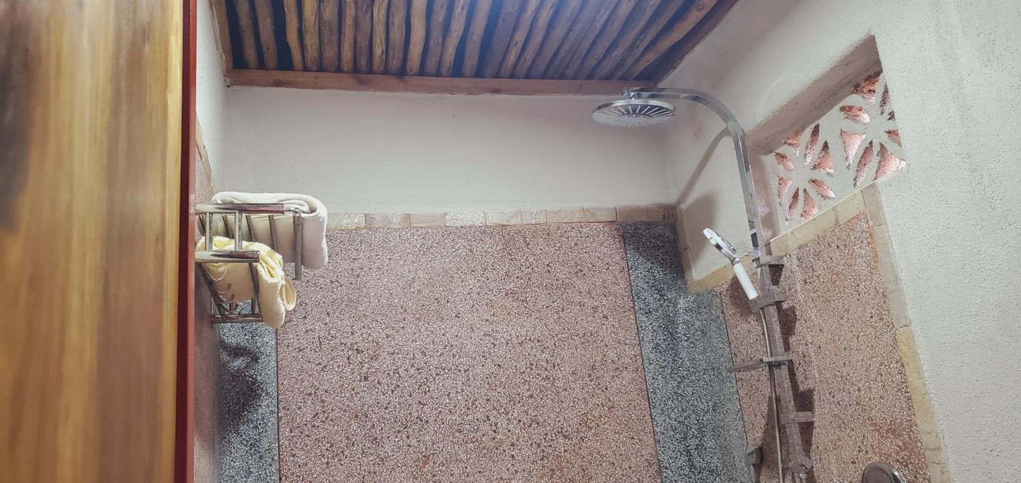 Mia Safari Lodge And Restaurant عنتيبي المظهر الخارجي الصورة