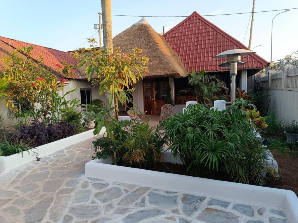Mia Safari Lodge And Restaurant عنتيبي المظهر الخارجي الصورة