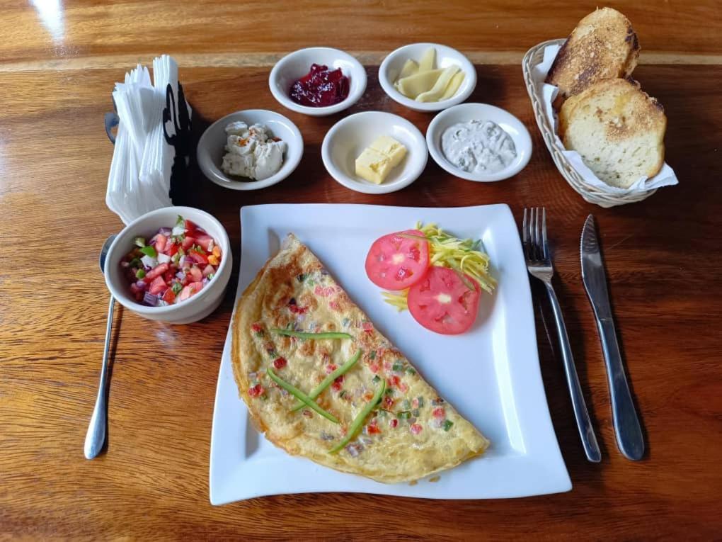 Mia Safari Lodge And Restaurant عنتيبي المظهر الخارجي الصورة